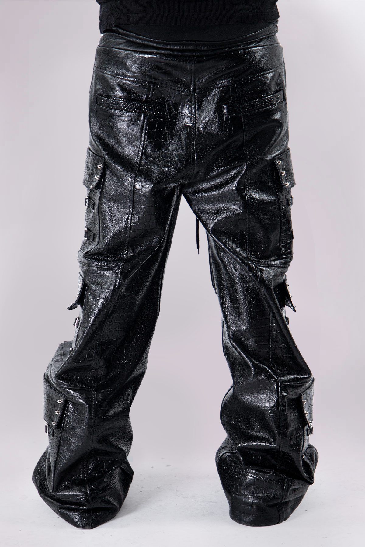 "OBSIDIA" LEATHER CARGOS