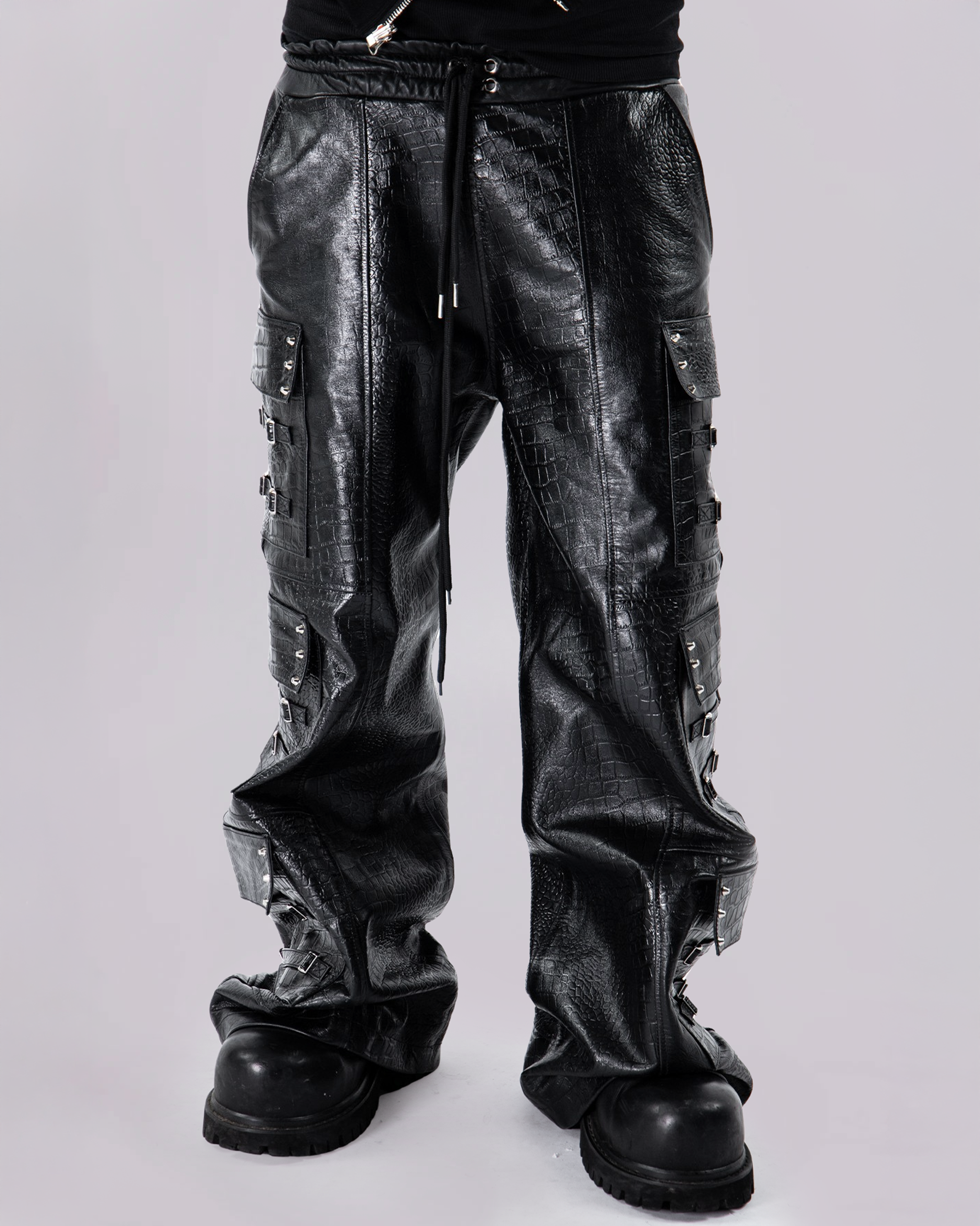 "OBSIDIA" LEATHER CARGOS